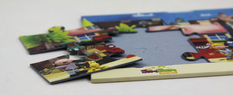 Rahmenpuzzle mit umgeschlagenen Karten - Großauflagenproduktion